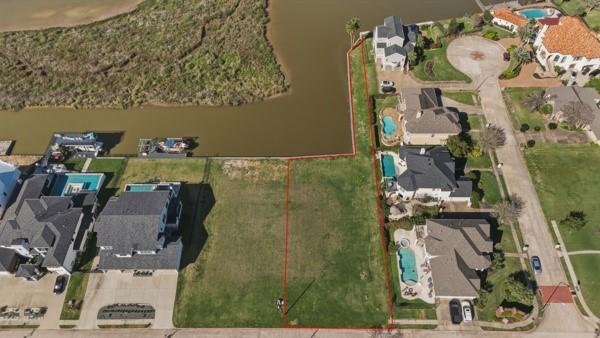Image 1: lot is outlined in red
