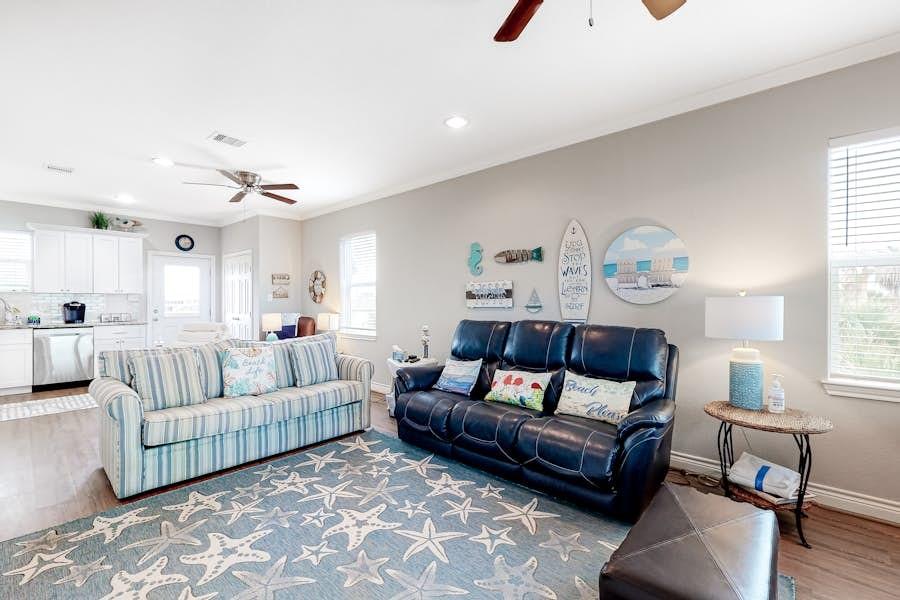 Image 3: Living room