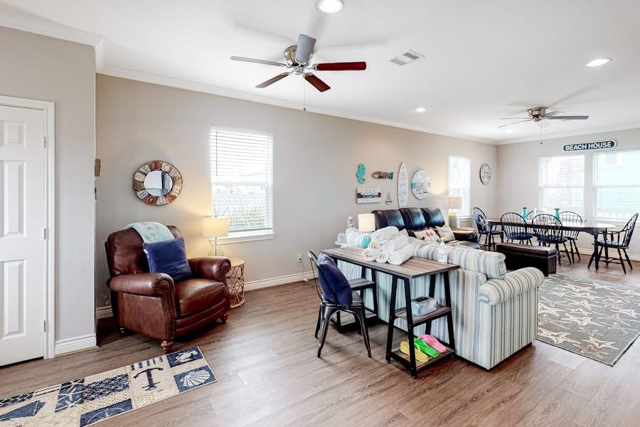 Image 4: Living room