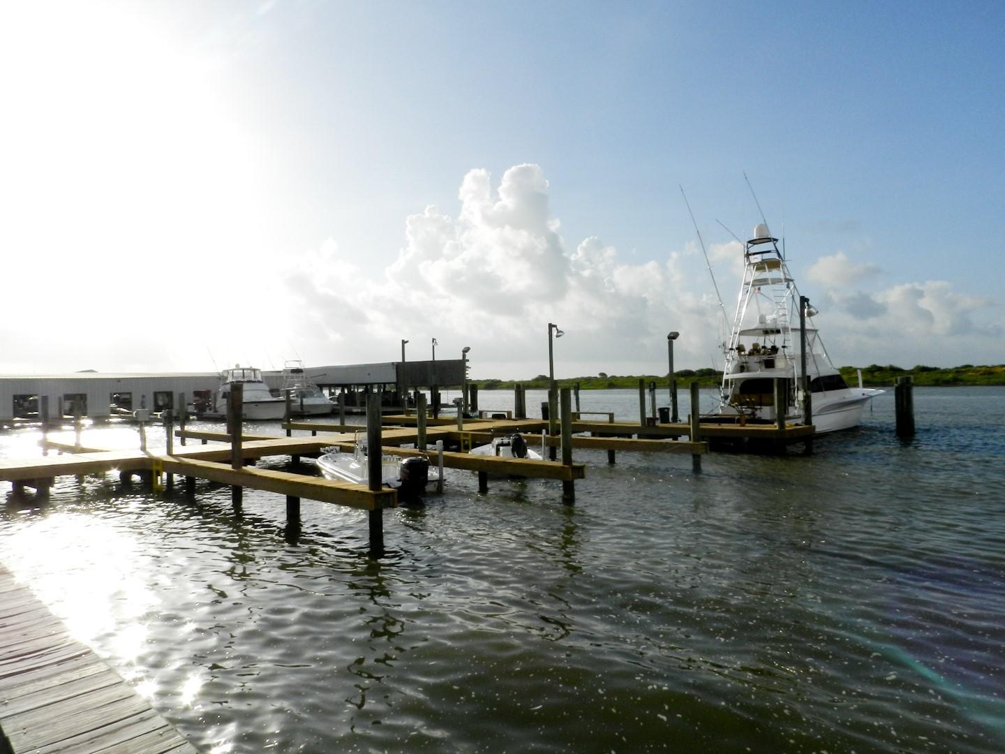 Image 4: Club Member's Boat tie up and green lighted fishin