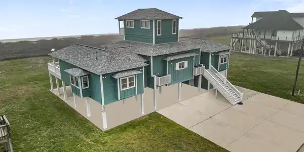 696 Villa Drive