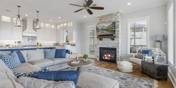 Image 4: Oversized living space with fireplace for those co