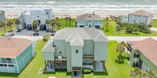 Image 2: Home has clear views to the gulf between the homes