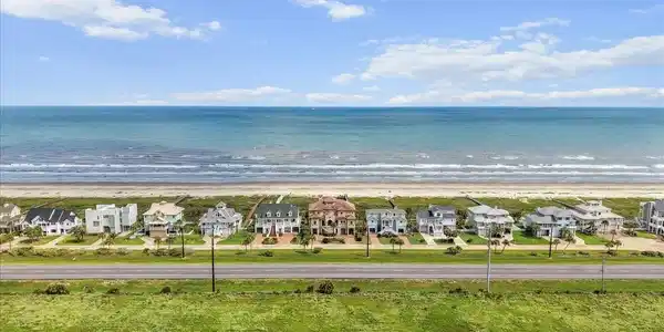 Image 3: Private Gulf Coast Retreat