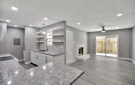 7600 Emmett F Lowry Expressway