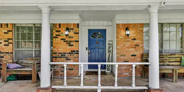 Image 2: Front porch and front door are very welcoming