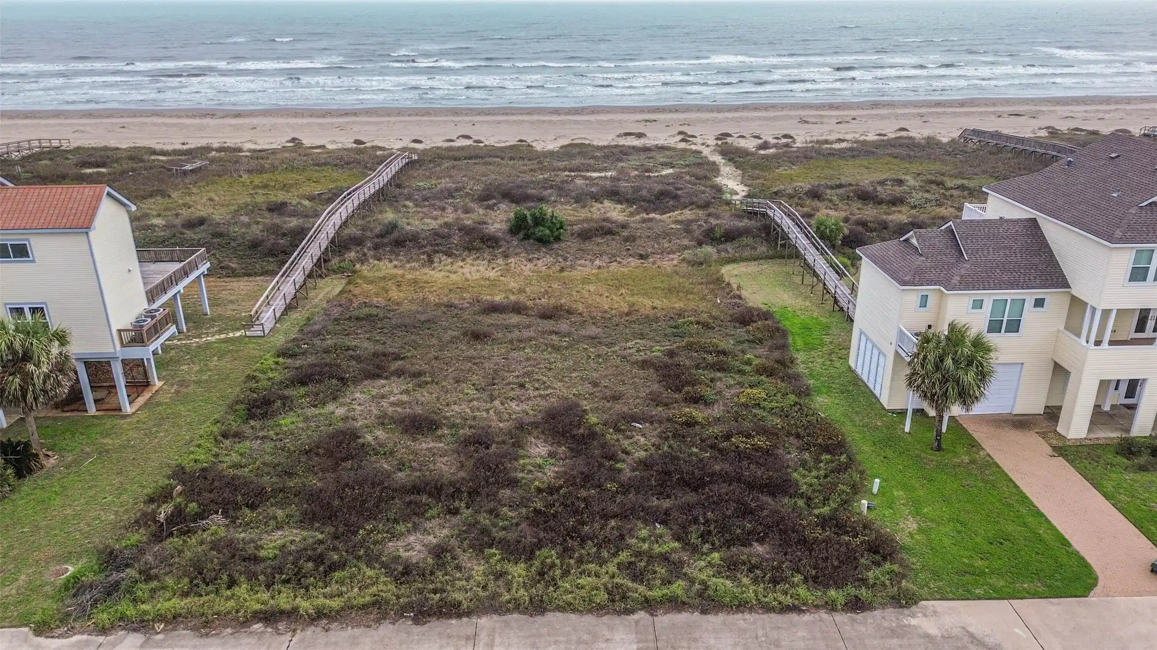 Image 1: Nice Deep lot with protective vegetation line