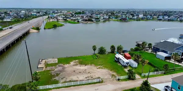 Tract 56-1, Lots 20 & 21 La France Drive