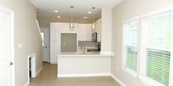 Image 2: Dining room