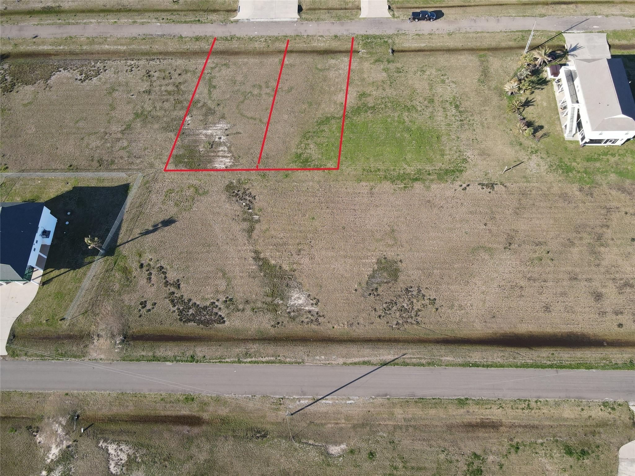 Image 2: Plenty of room between houses
