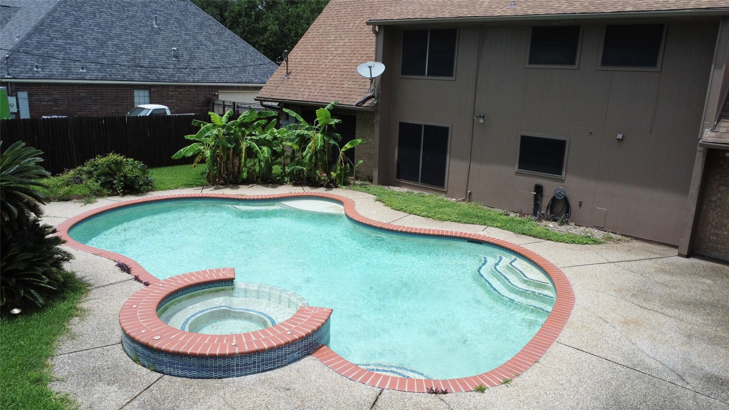 Image 2: Huge pool with lots of space to enjoy!