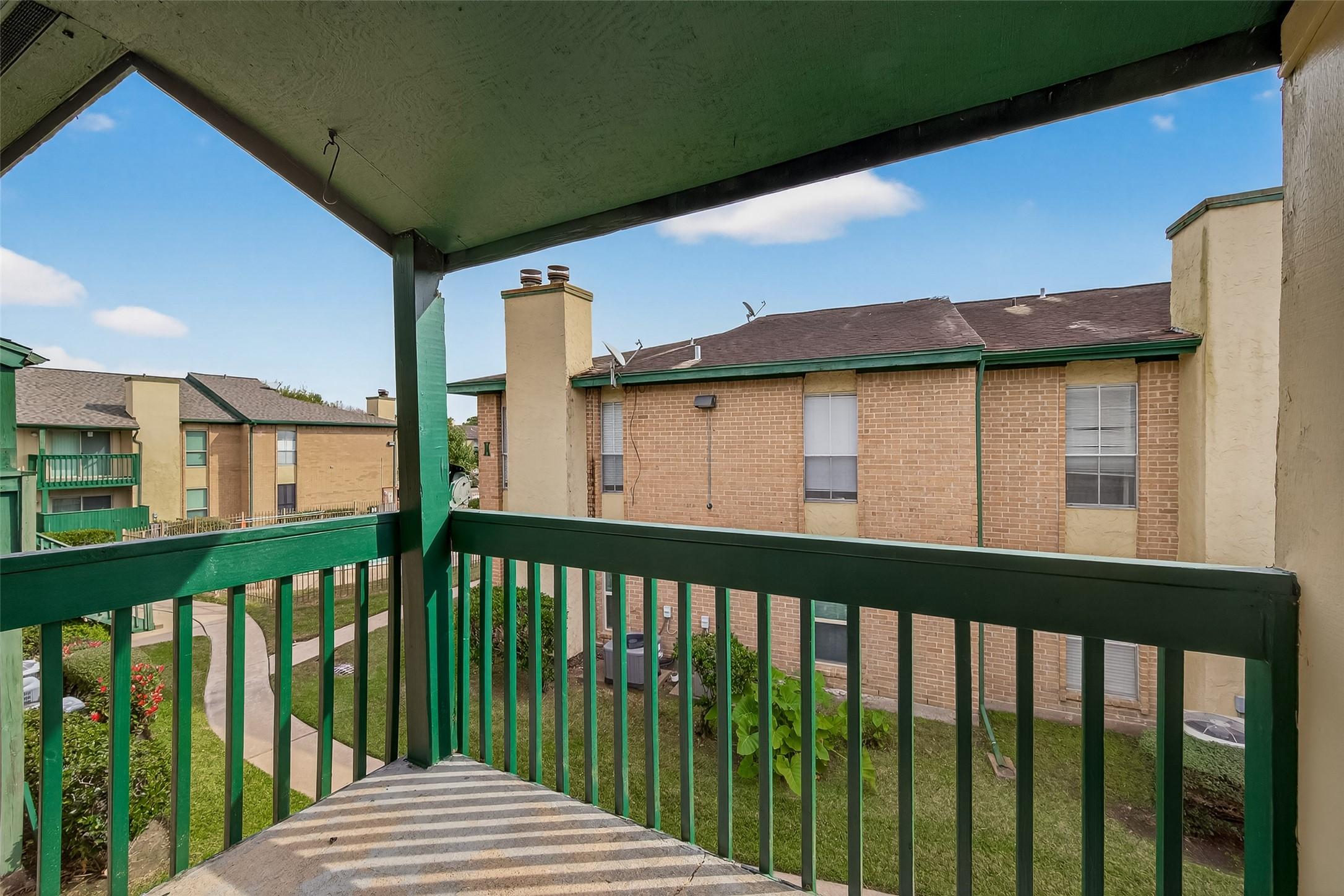 Image 2: PRIVATE BALCONY OFF OF THE DEN.