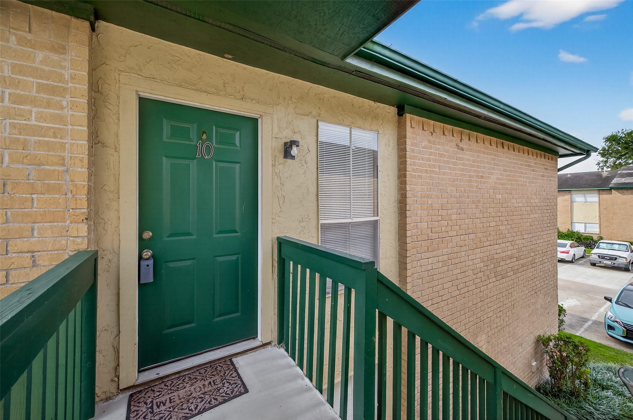 Image 4: ENTRY.