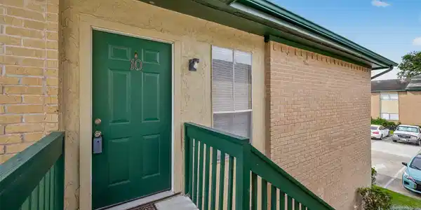 Image 4: ENTRY.