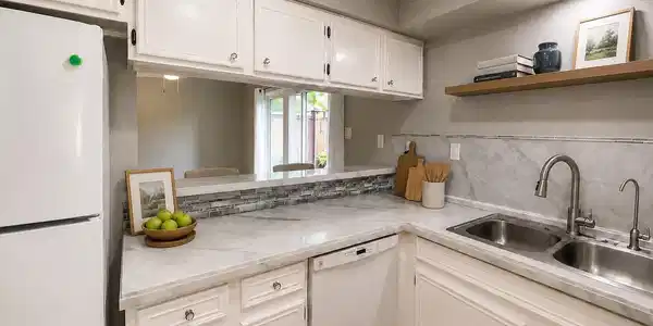 Image 4: KITCHEN-VIRTUALLY STAGED