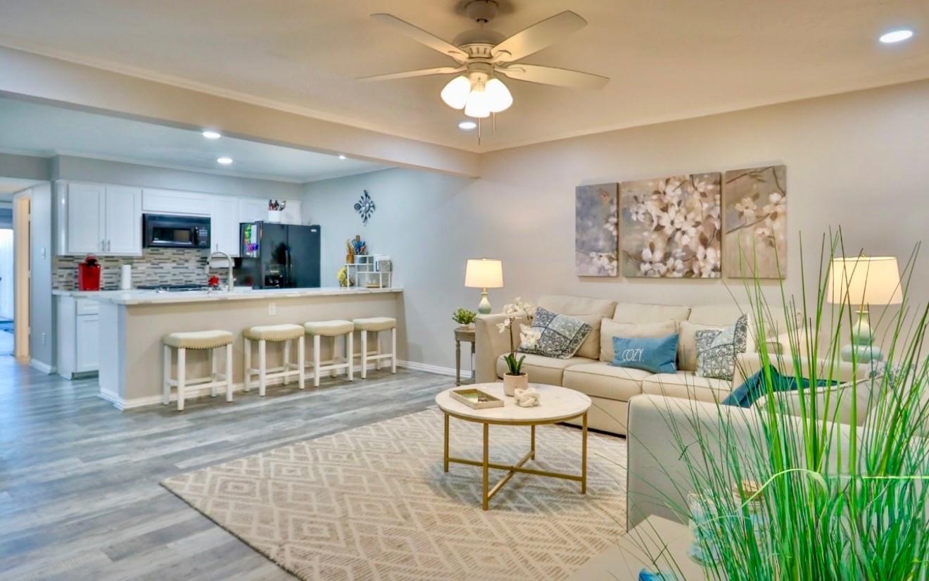 Image 2: Gorgeous renovations! This beautiful ground level