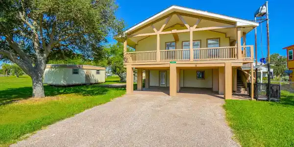 983 Bayview Drive