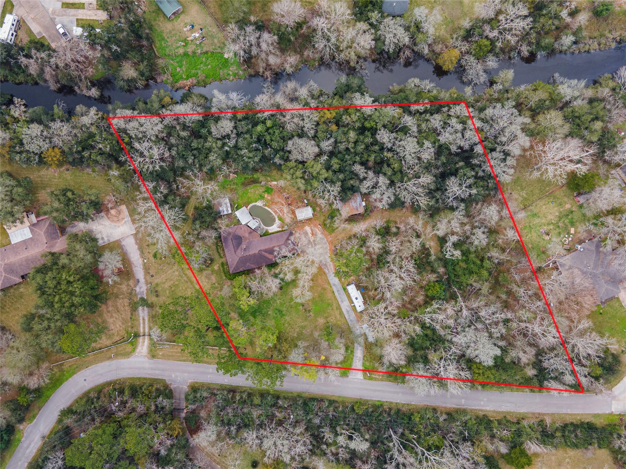 Image 3: Just under 3 acre lot on the bayou