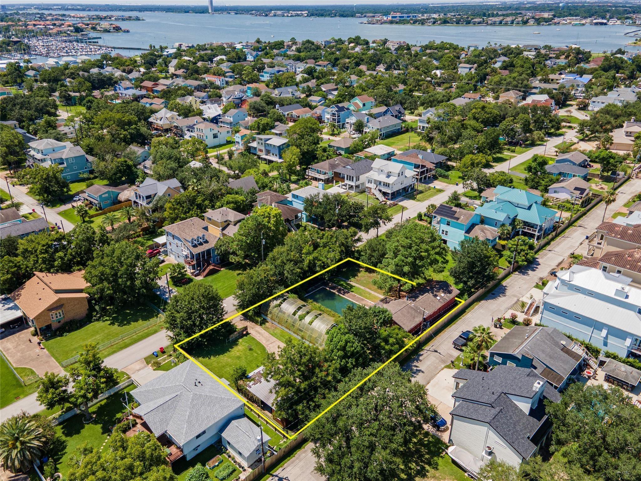 Image 2: Historical 18,000 SF Plat steps from Clear Lake an