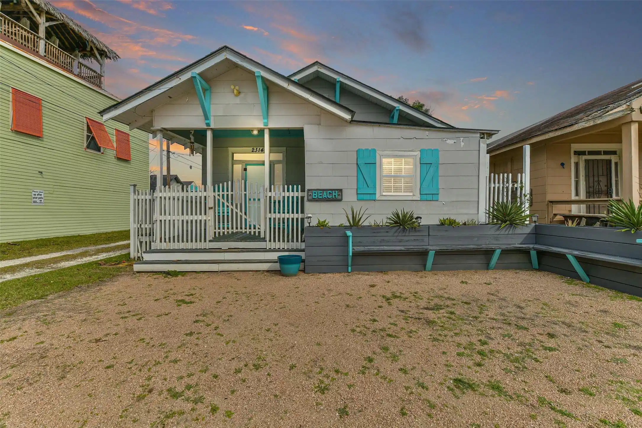 Image 1: Welcome to the Cozy Beach Bungalow!