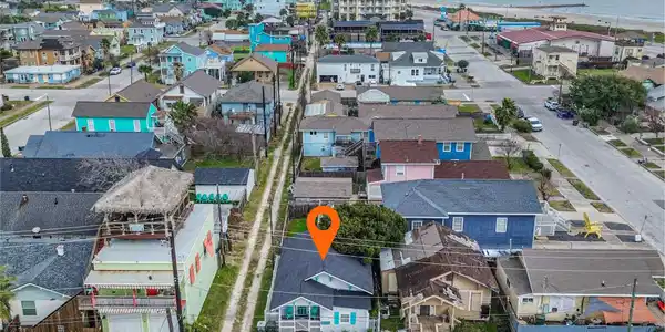 Image 3: Just around the corner from Pleasure Pier.
