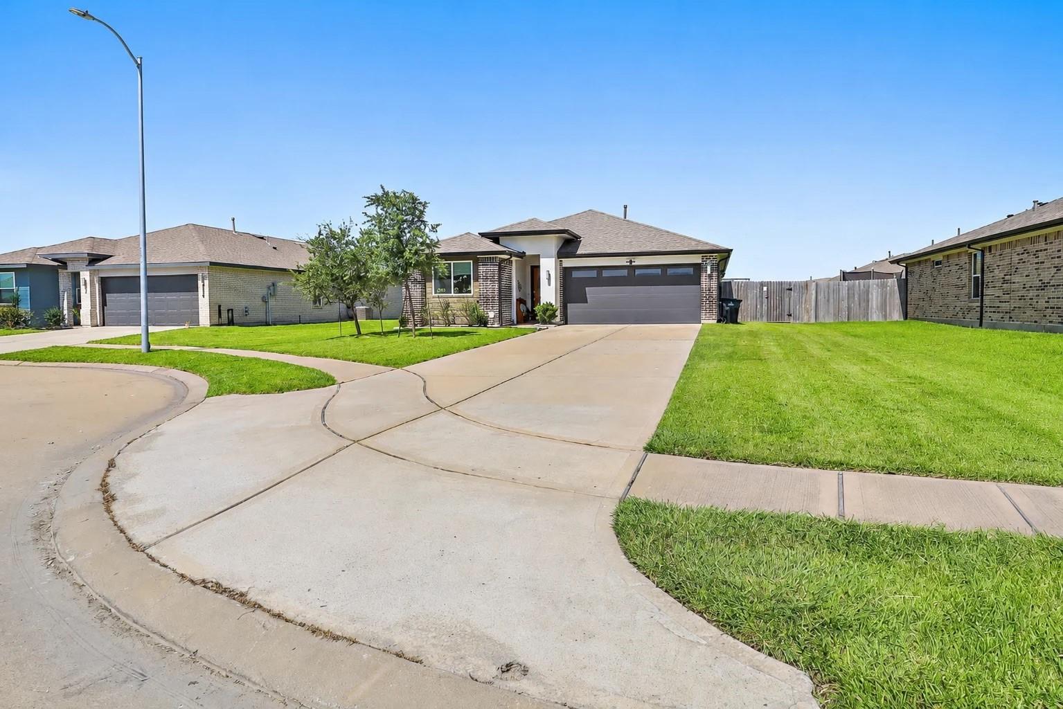 Image 1: Oversized driveway