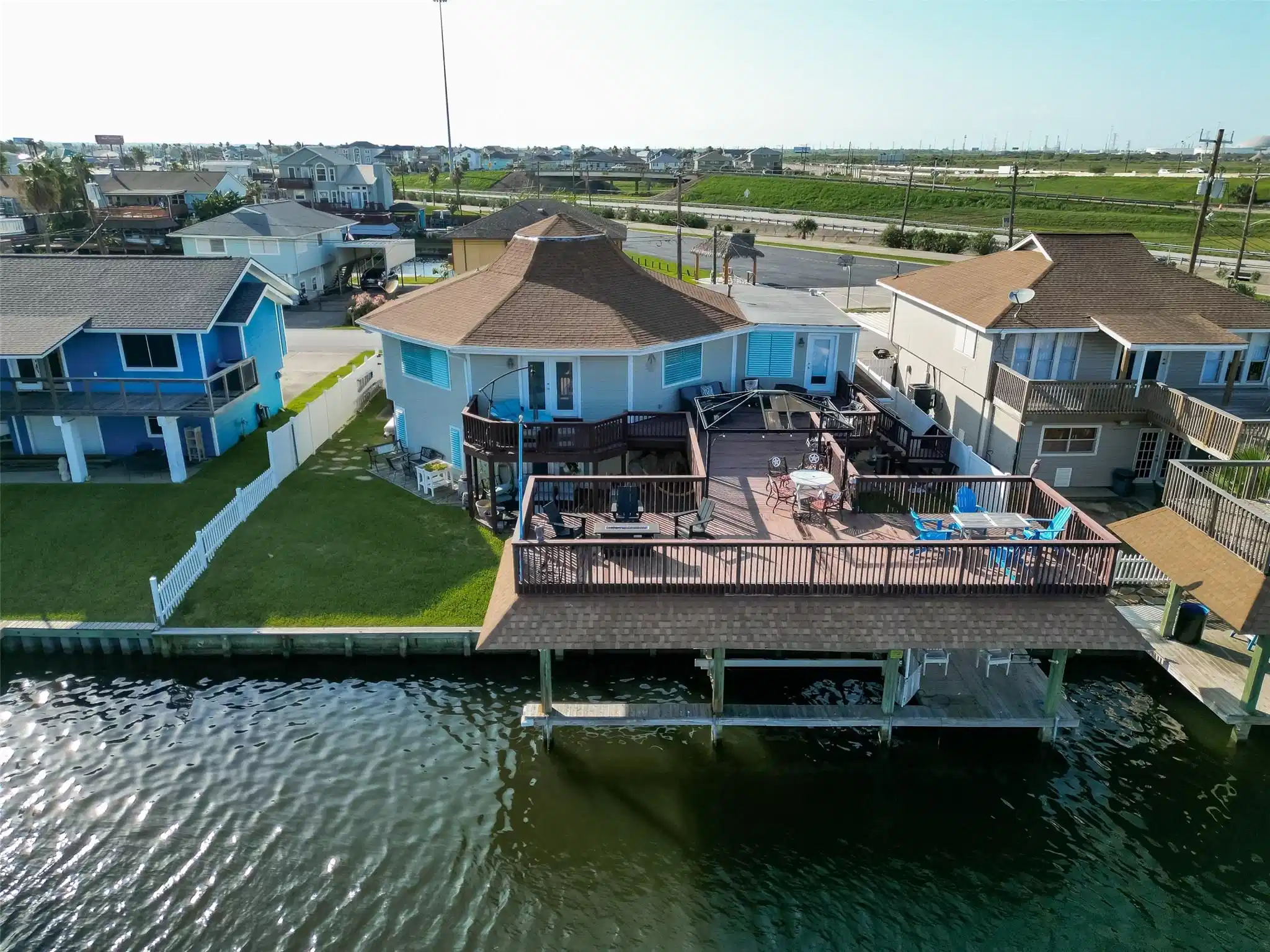 Image 1: A bird's-eye showcase of elite waterfront living&mdash;h