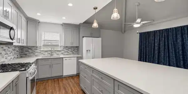 Image 2: Luxurious kitcnen featuring modern grey