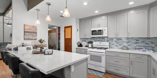 Image 3: Functional layout & stylish backsplash