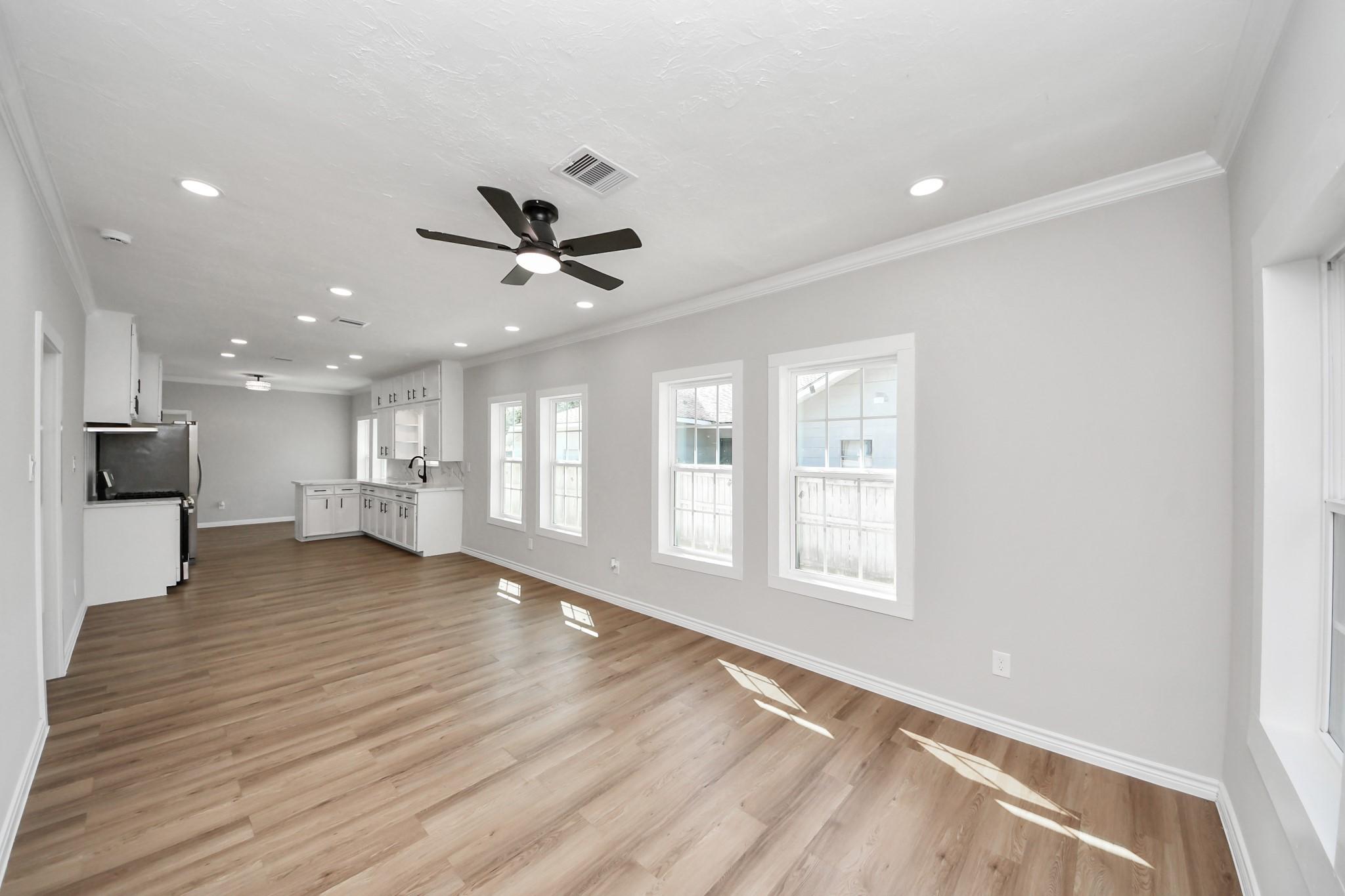 Image 3: living room