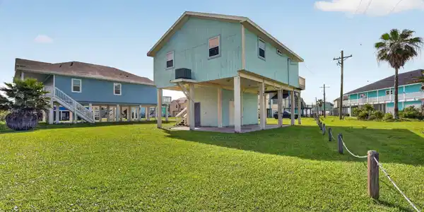 3259 Pirates Cove