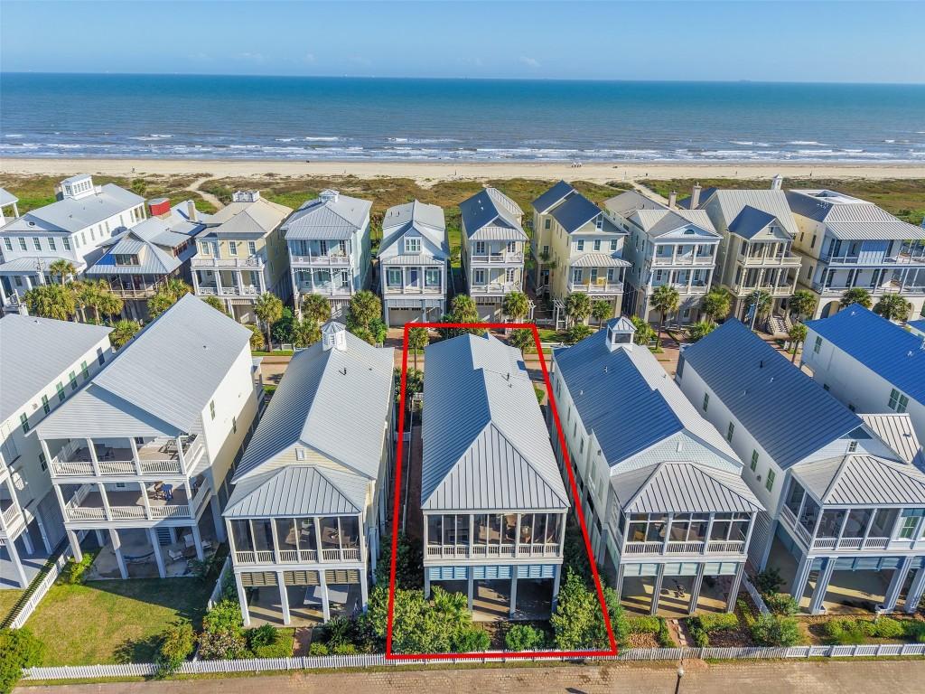 Image 3: Beachtown is an exclusive community with both week
