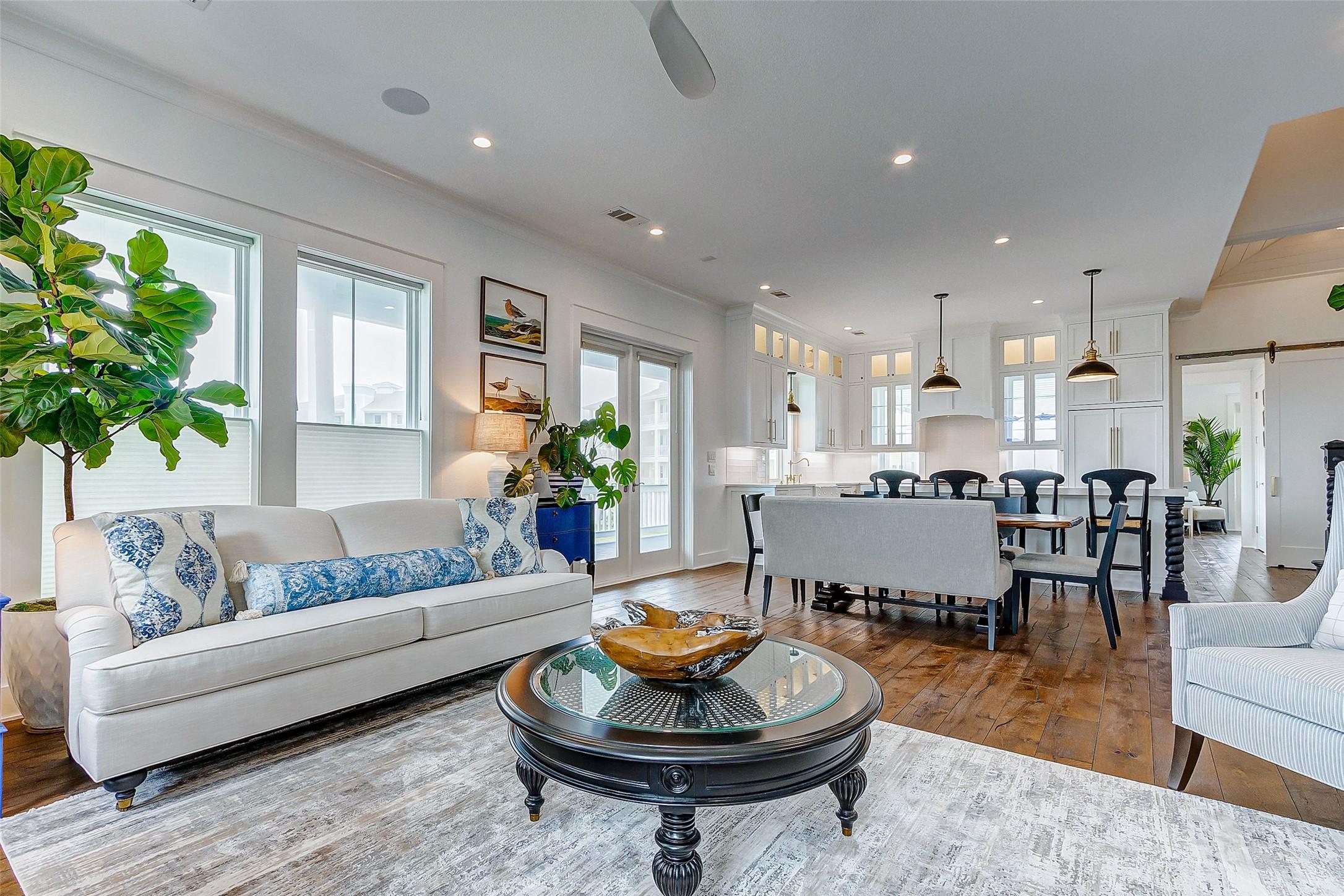 Image 3: With this exceptional living and dining space - wh