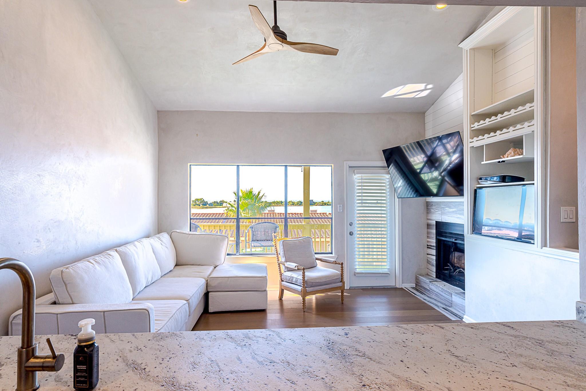 Image 3: Great kitchen view into the living area.