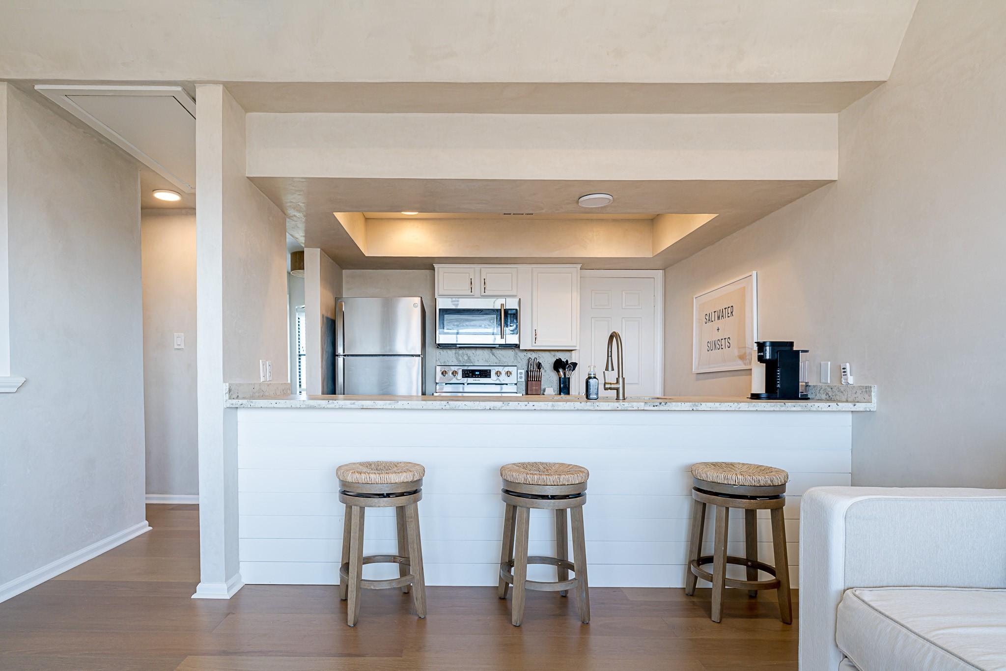 Image 4: Leathered granite counters stainless appliances.