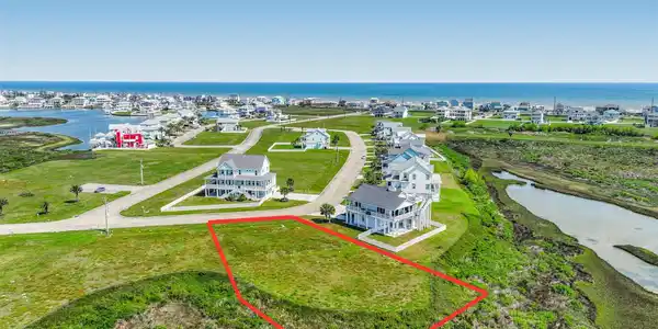 Image 3: Red lines are approx. Buyer to verify**