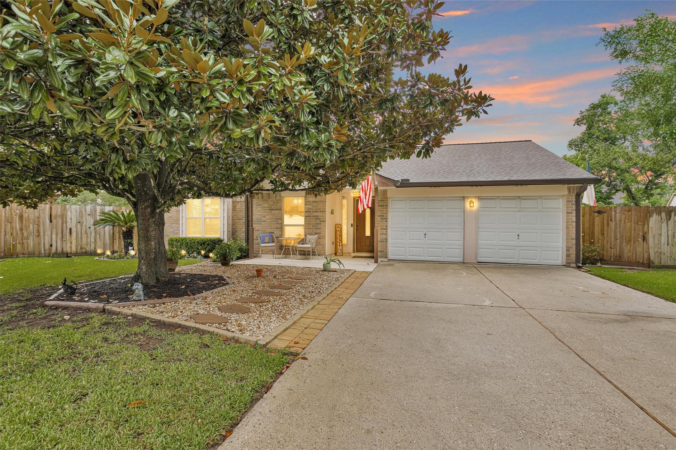 Image 1: Welcome to 315 ThistlewoodCourt located on one of