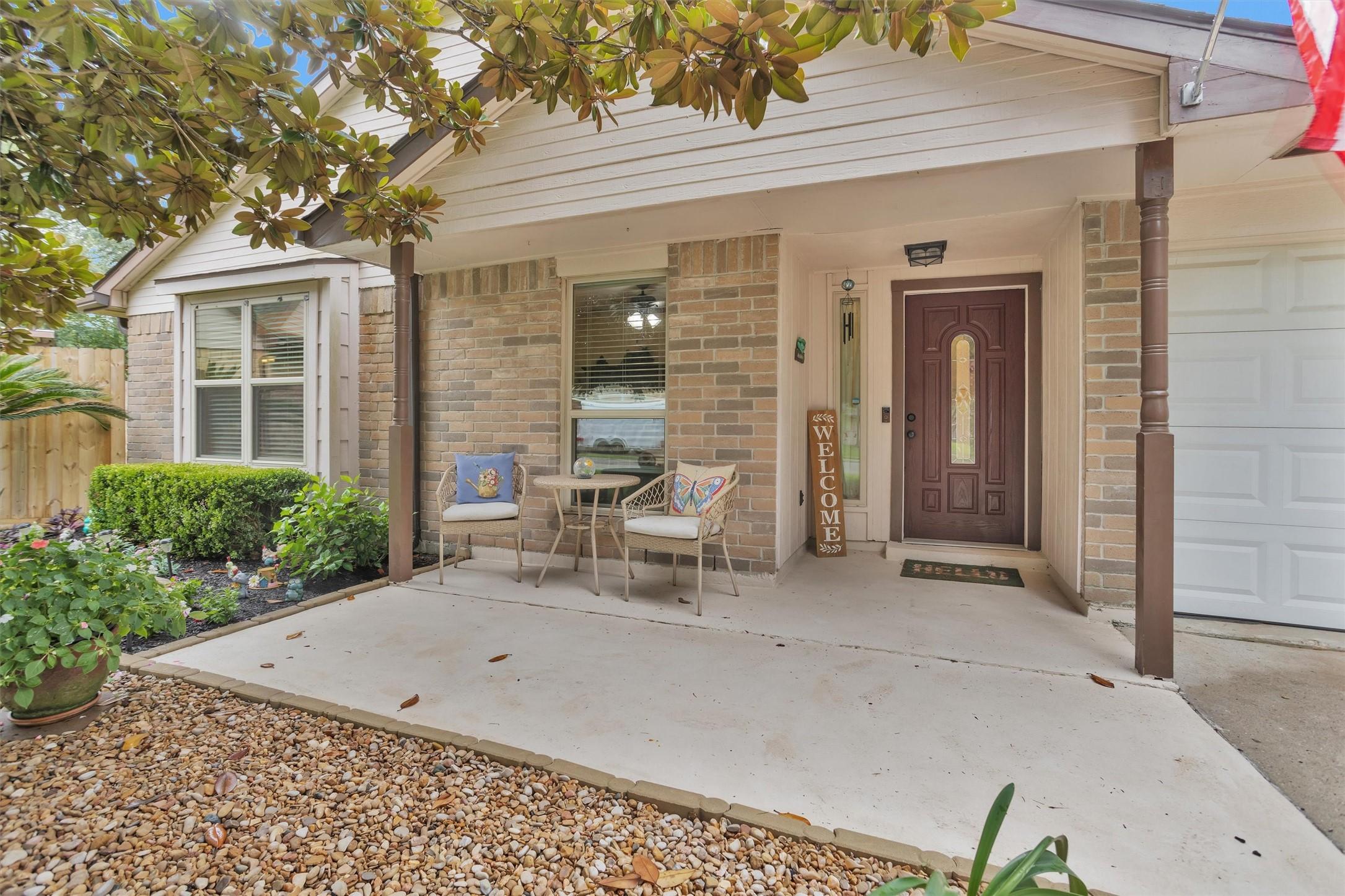Image 3: Beautifully maintained Exterior with established l