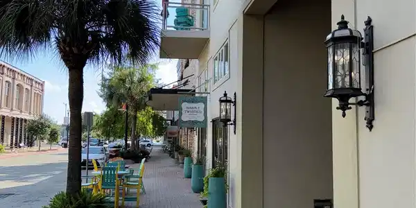 Image 4: Sidewalk View