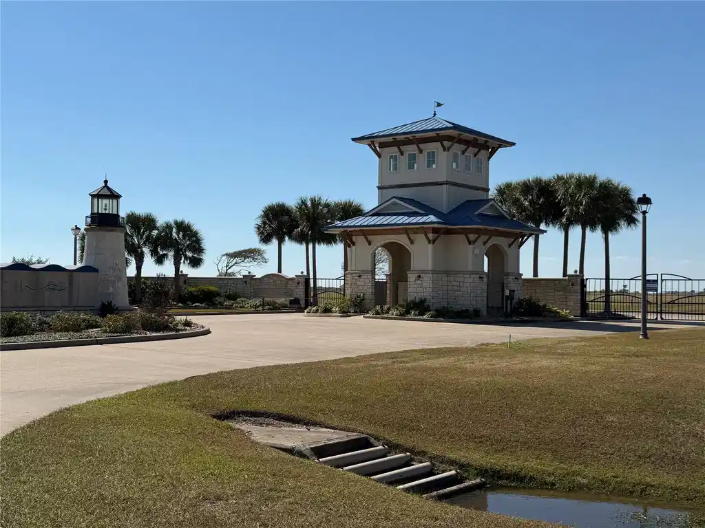 Image 1: Private Gate Entrance