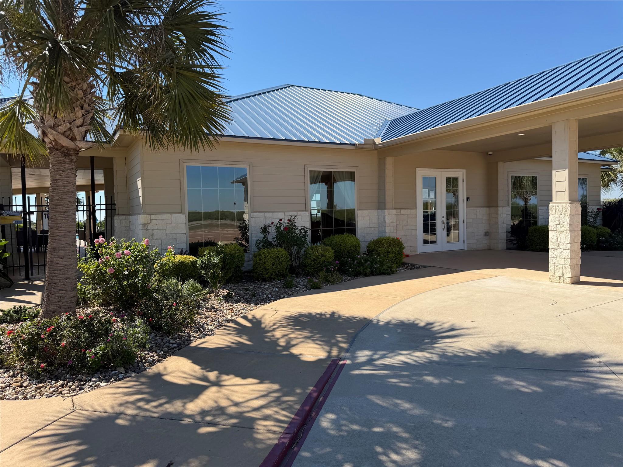 Image 2: Clubhouse