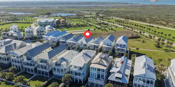 Image 2: This home offers ultimate privacy with its serene