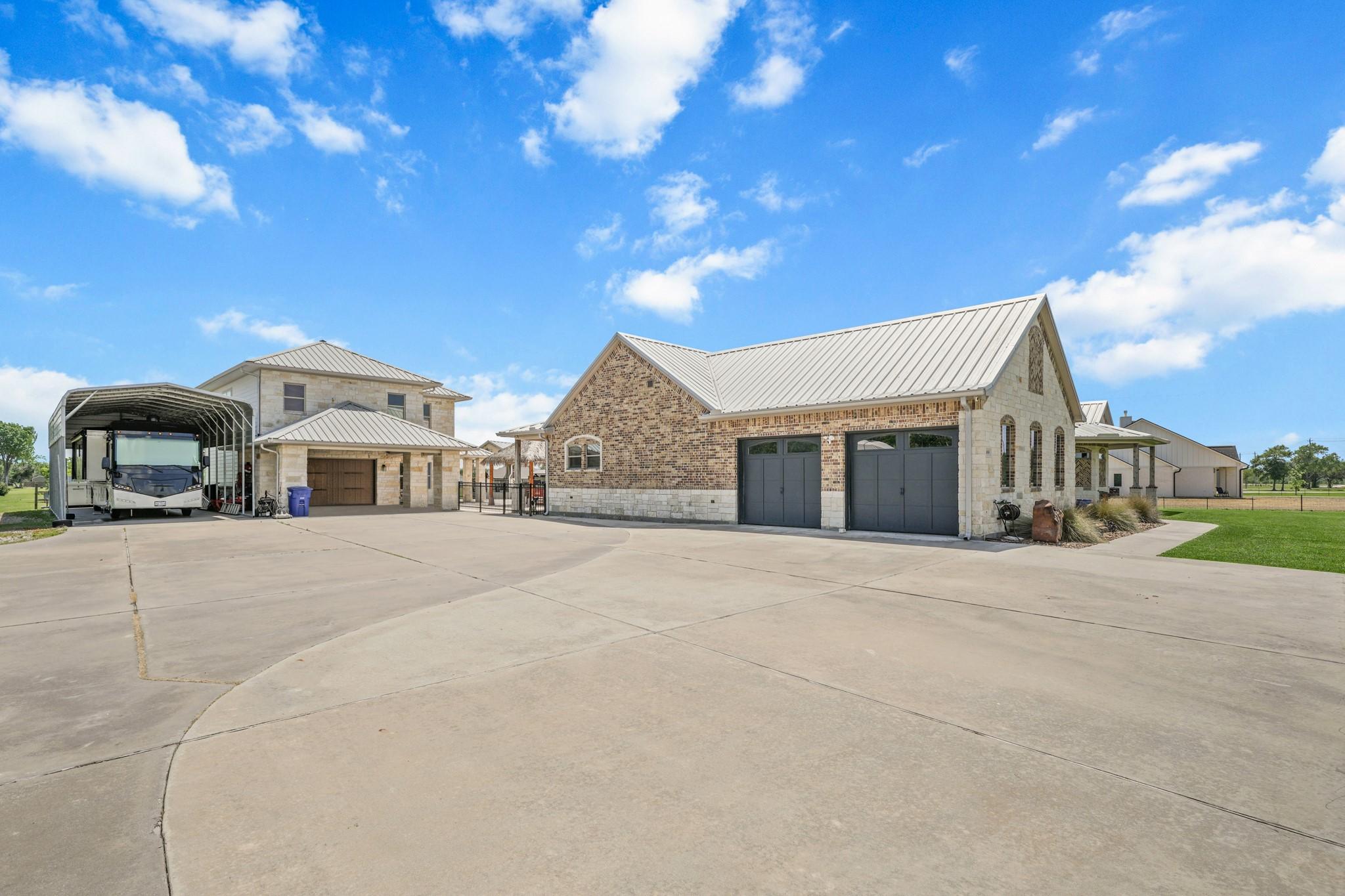 Image 3: Tons of concrete and RV storage. Oversized 2 car g