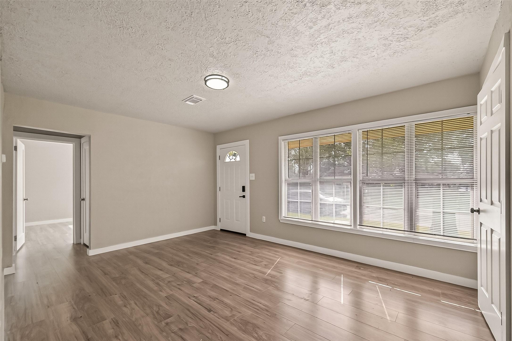 Image 3: living room