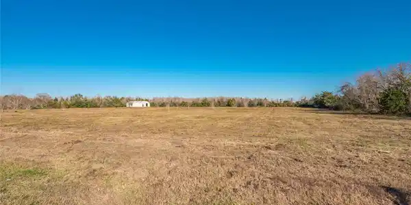 Image 2: 5 acres!