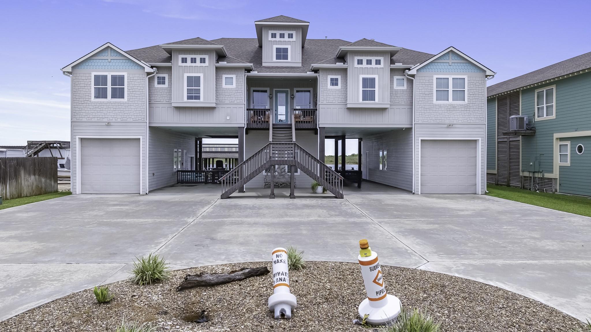 Image 2: Welcome to 2719 Stella!