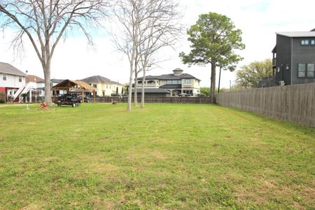 413 Lakeside Drive