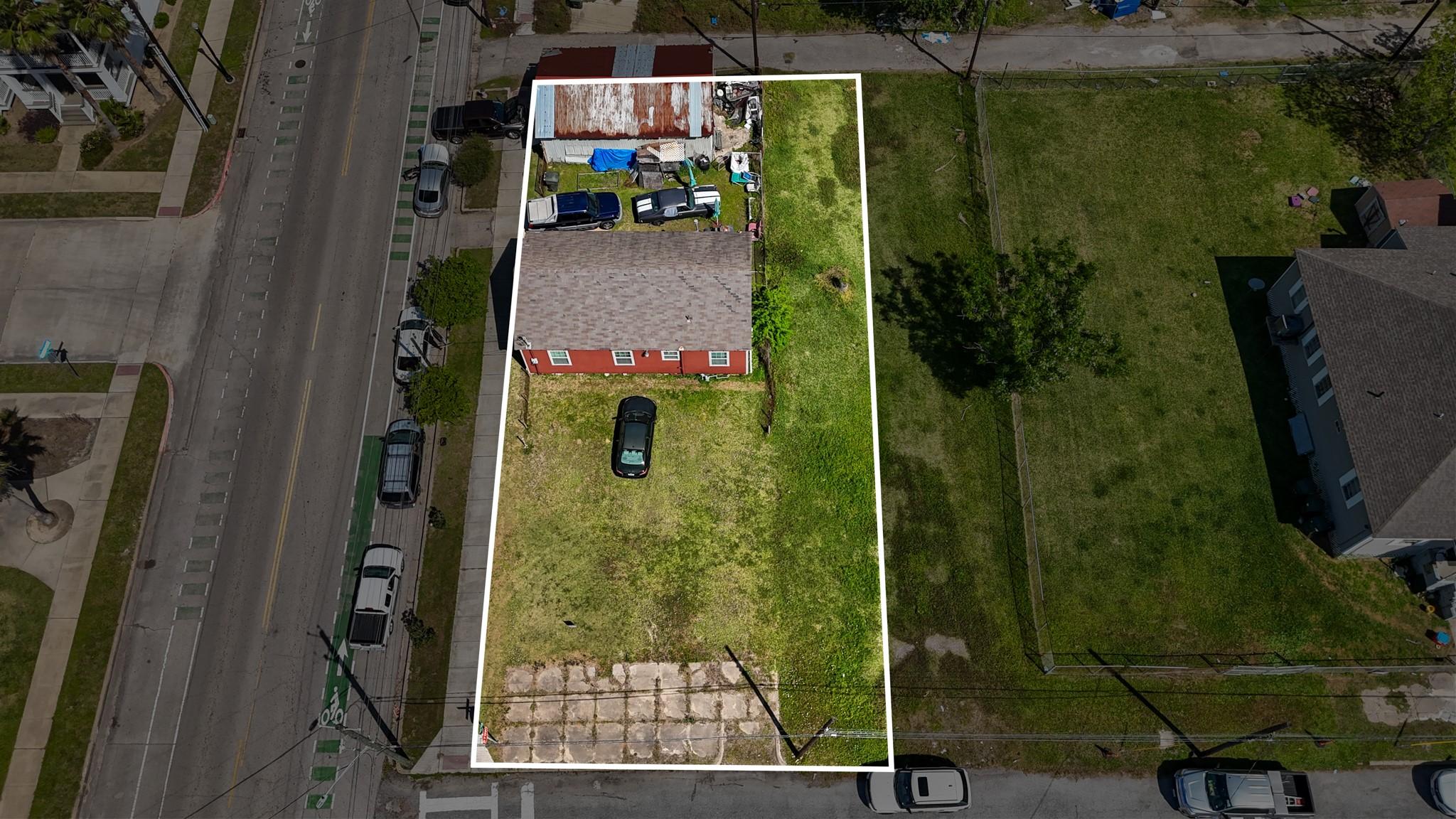 Image 2: Double alley access ideal for additional parking..