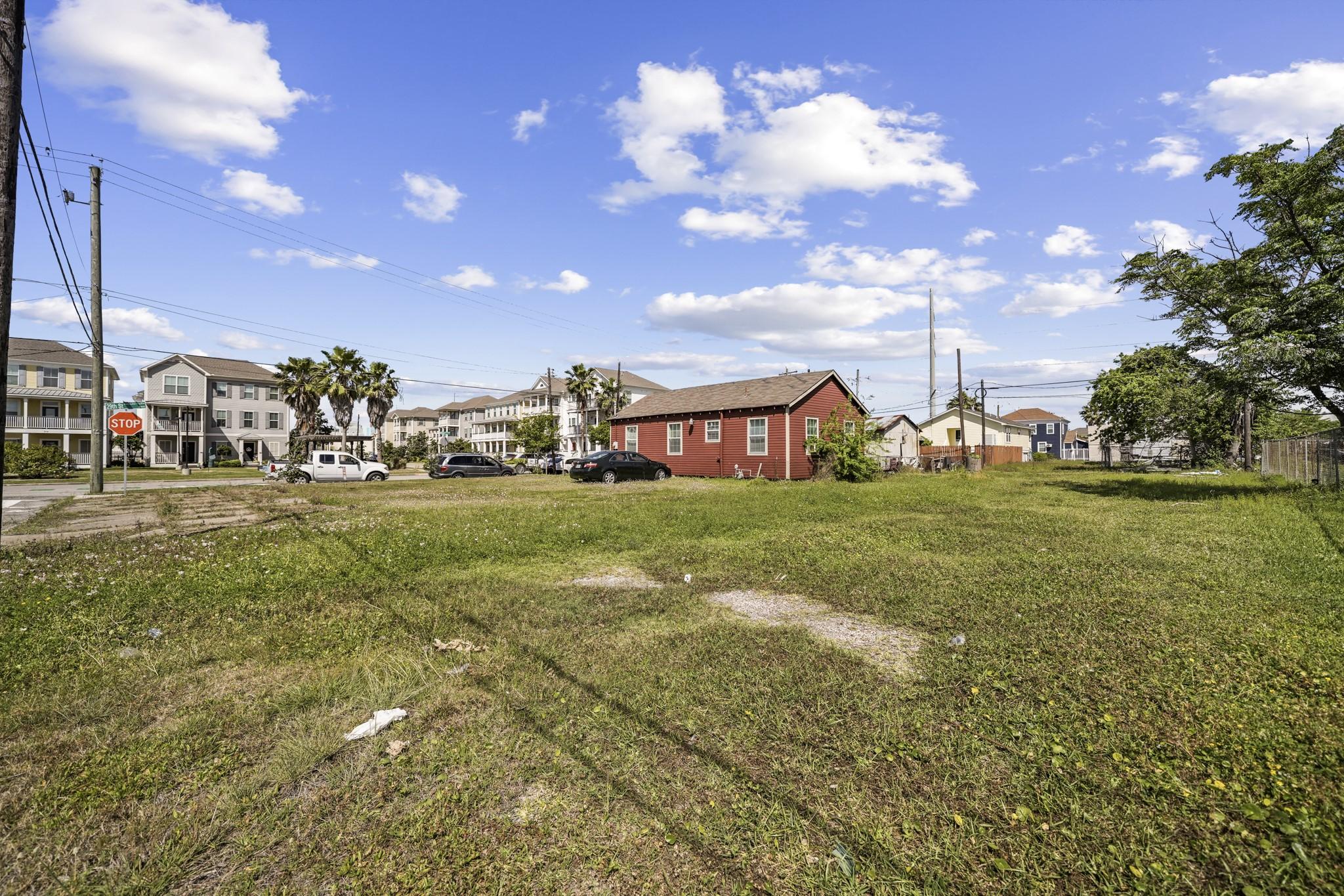 Image 4: Spacious cleared lot ready for development
