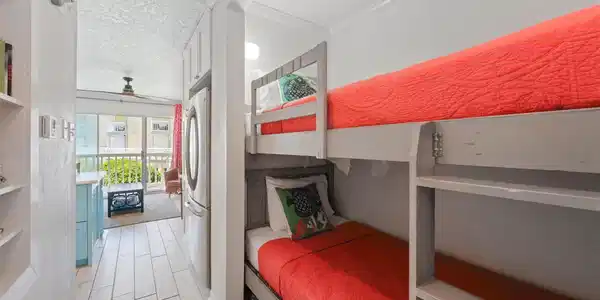 Image 4: Bunks for the kiddos
